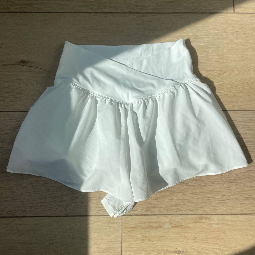 Aerie Real Me Crossover Flowy Short - Size Small, White